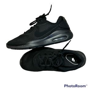 NIKE WOMEN'S AIR MAX OKETO SNEAKER, BLACK size 8